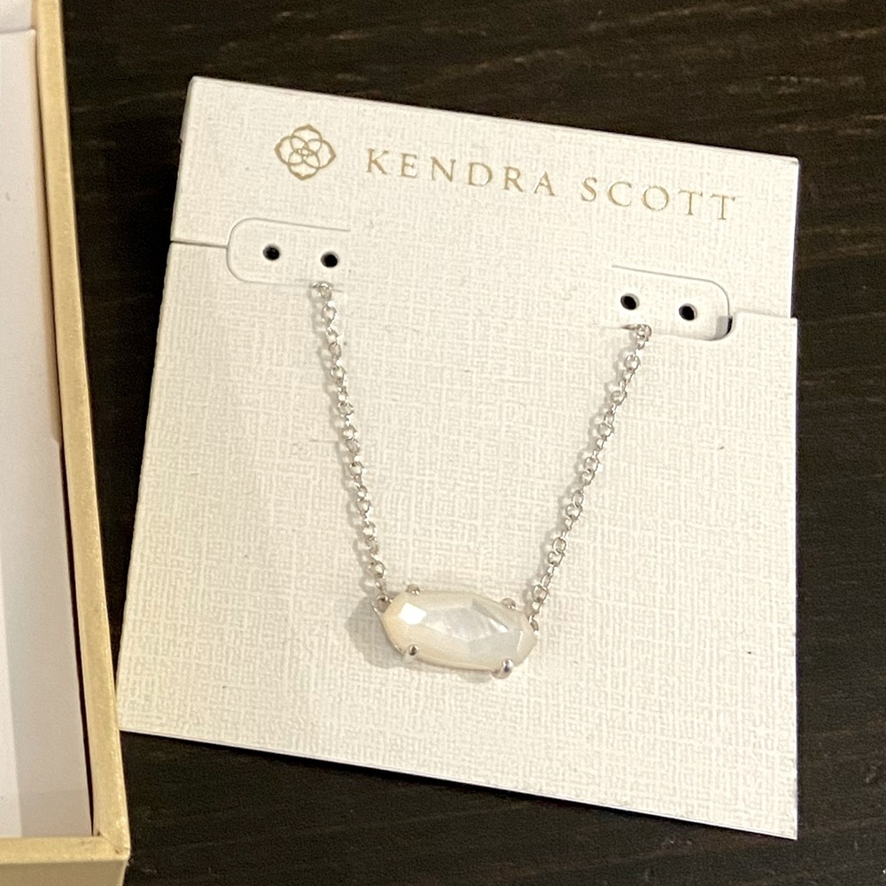 Kendra Scott necklace